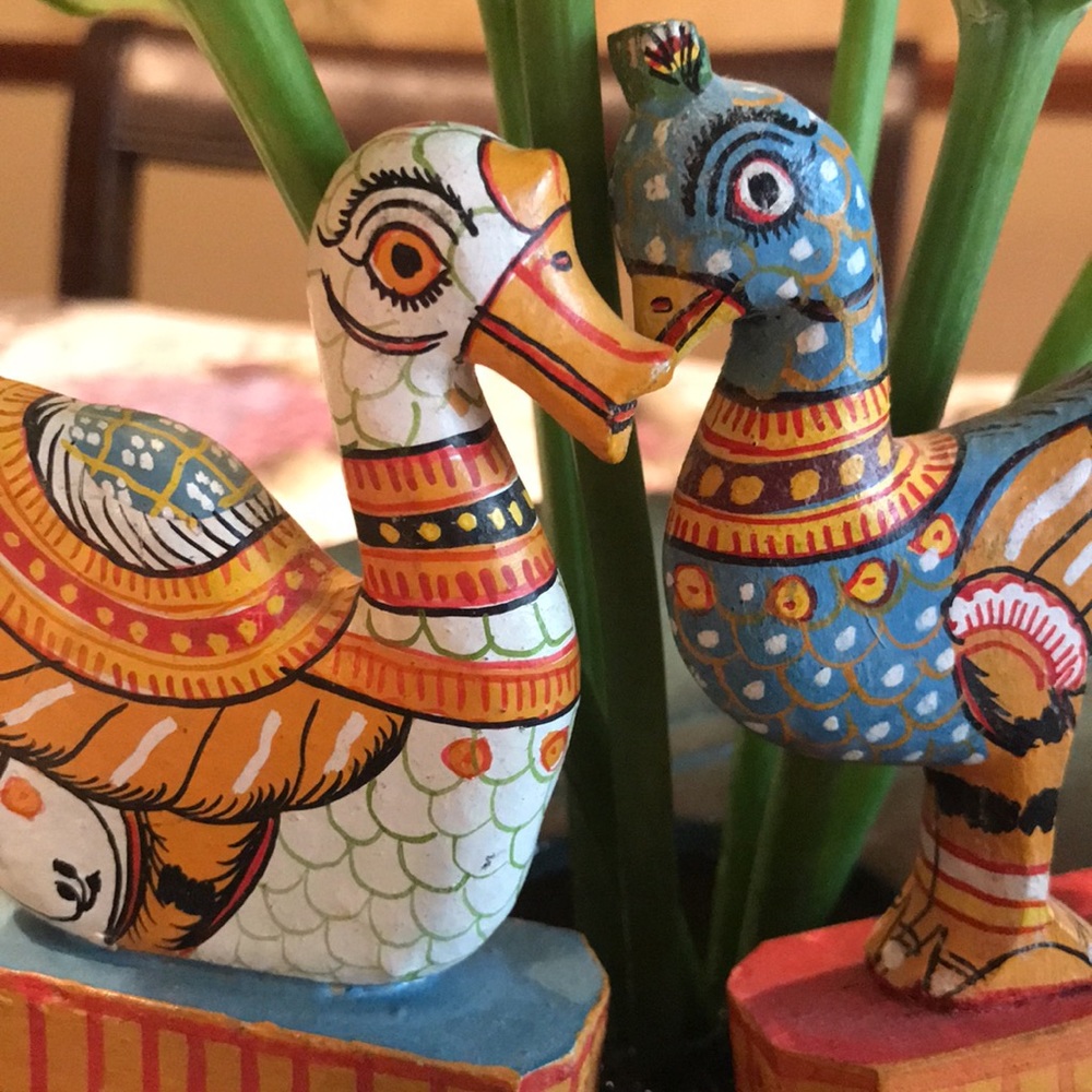 HAND CRAFTED PAINTED BIRDS VINTAGE - Picture 1 of 9